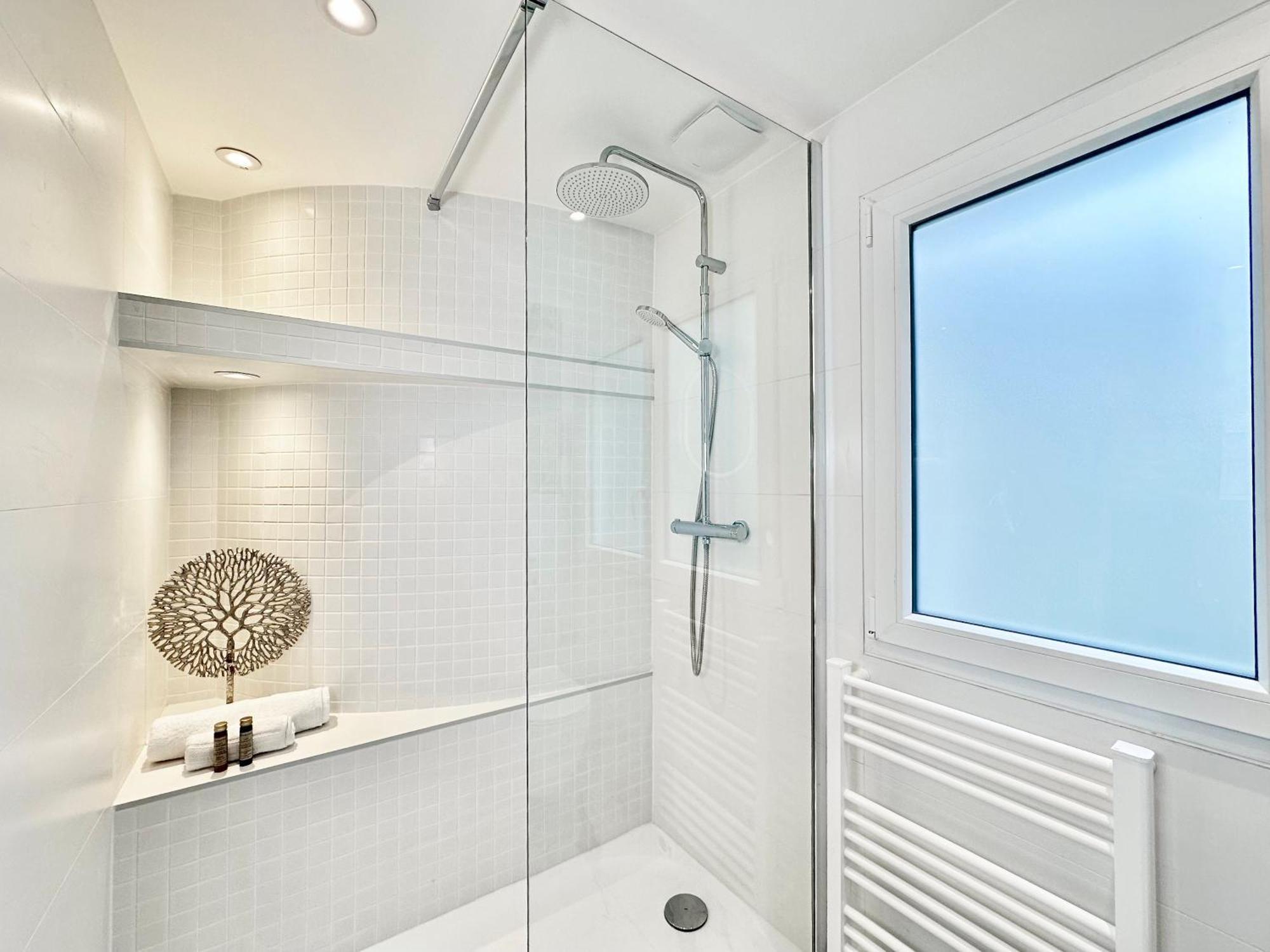 Apartment House In 8eme Near -saint-lazare - Opera Paris