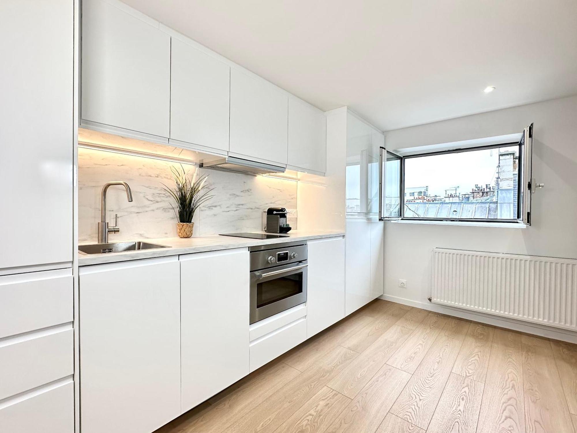 House In 8eme Near -saint-lazare - Opera Appartamento